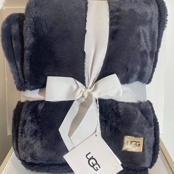 UGG Bedding Ugg Home Collection Throw Faux Fur Blanket Poshmark